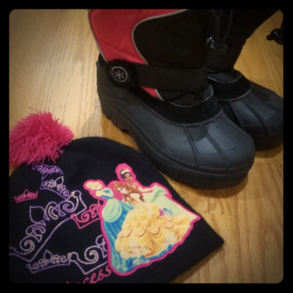 Girls Winter Boots and Disney Princess Hat